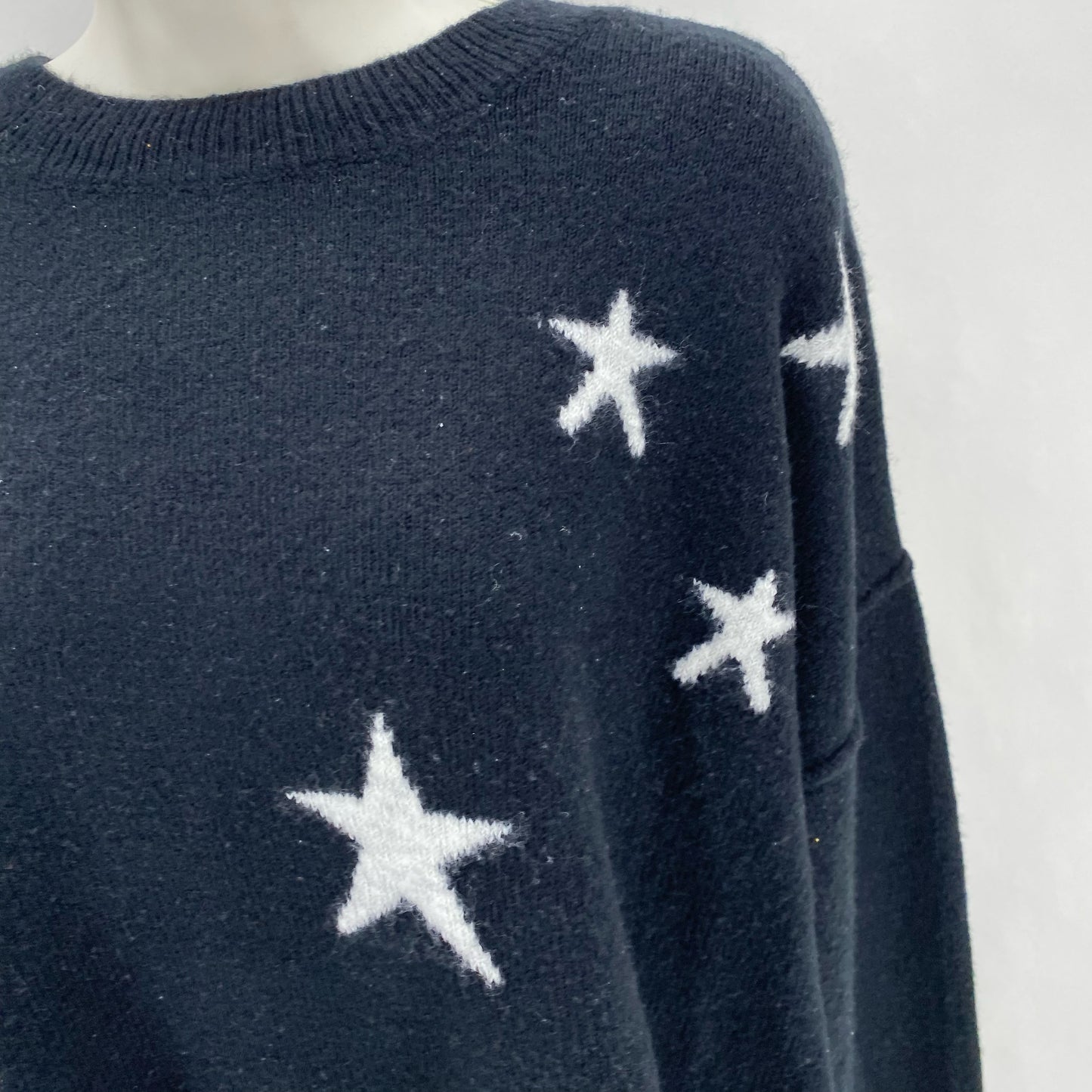 VINCE CAMUTO Size L STARS Sweater