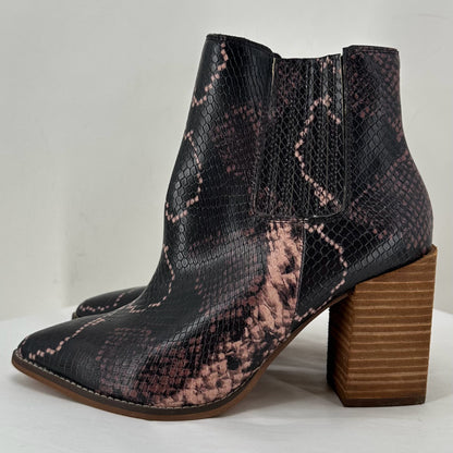 Black W Shoe Size 6.5 STEVE MADDEN shooties/booties
