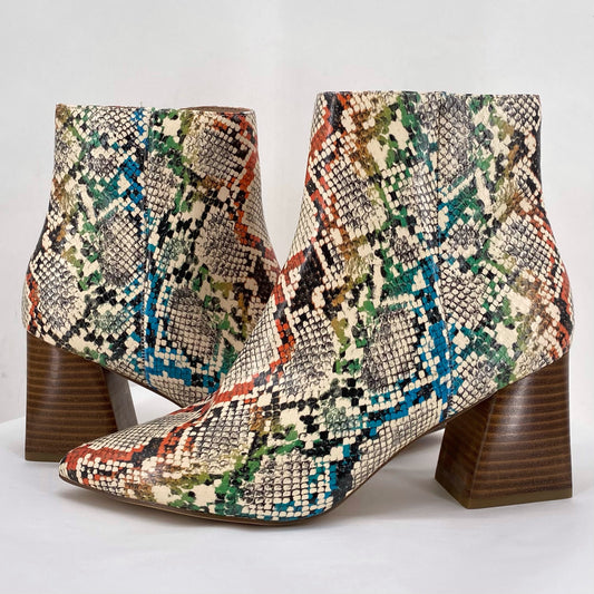 off white W Shoe Size 8 STEVE MADDEN Boots