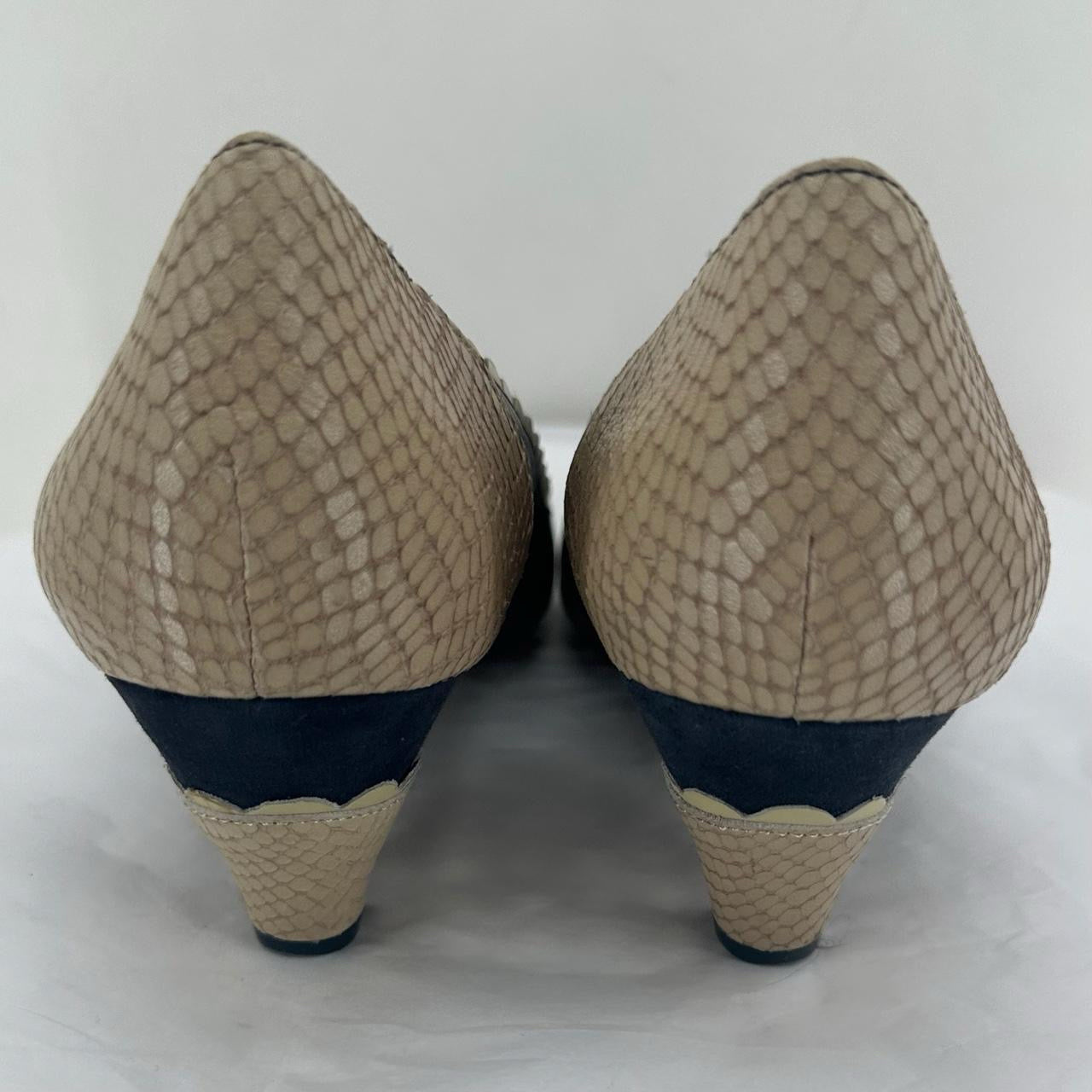 Navy W Shoe Size 10 POETIC LICENSE Pumps