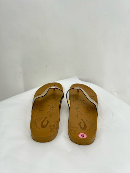 GOLD W Shoe Size 9 OLUKAI Sandals