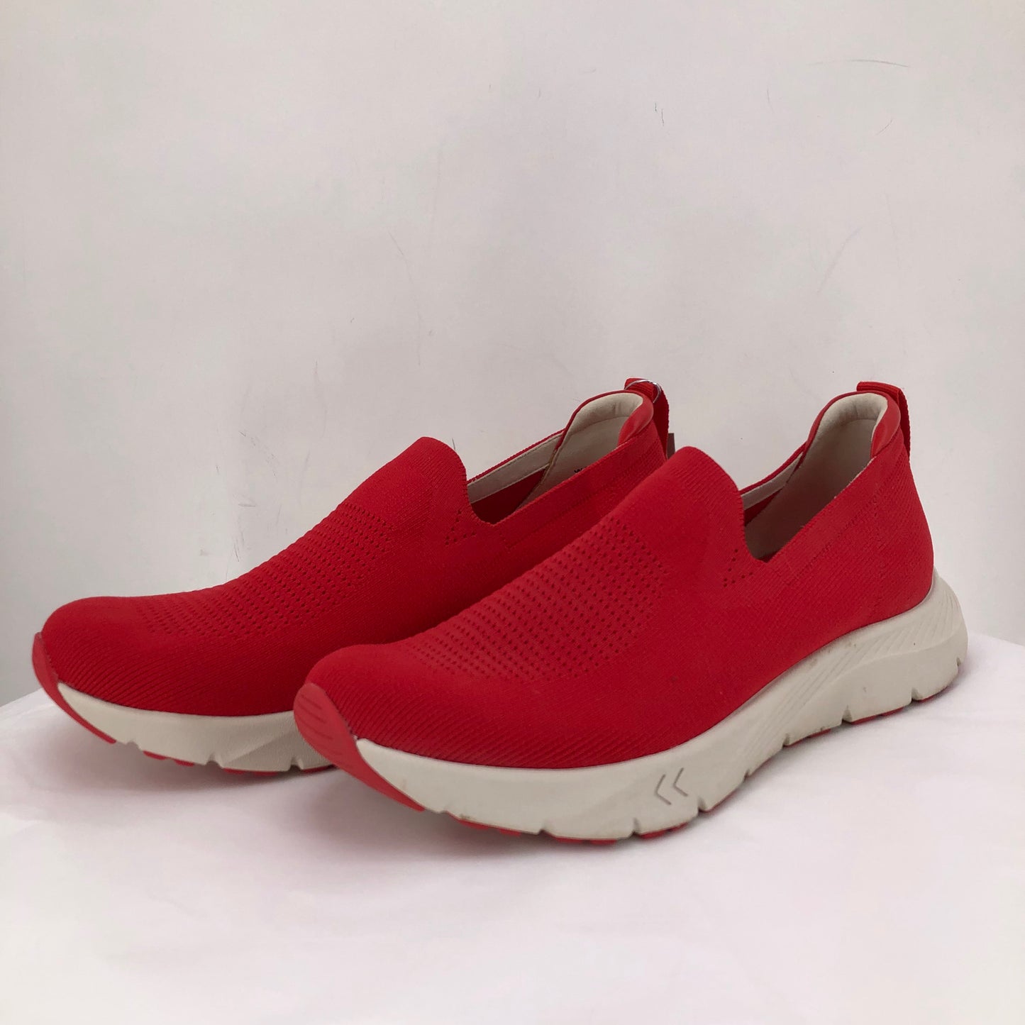 Red W Shoe Size 10 ALEGRIA Sneakers