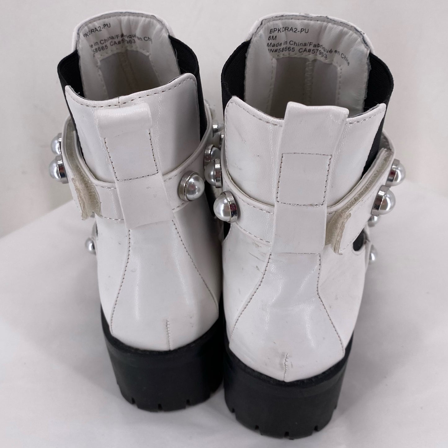 White W Shoe Size 8 BP. Boots