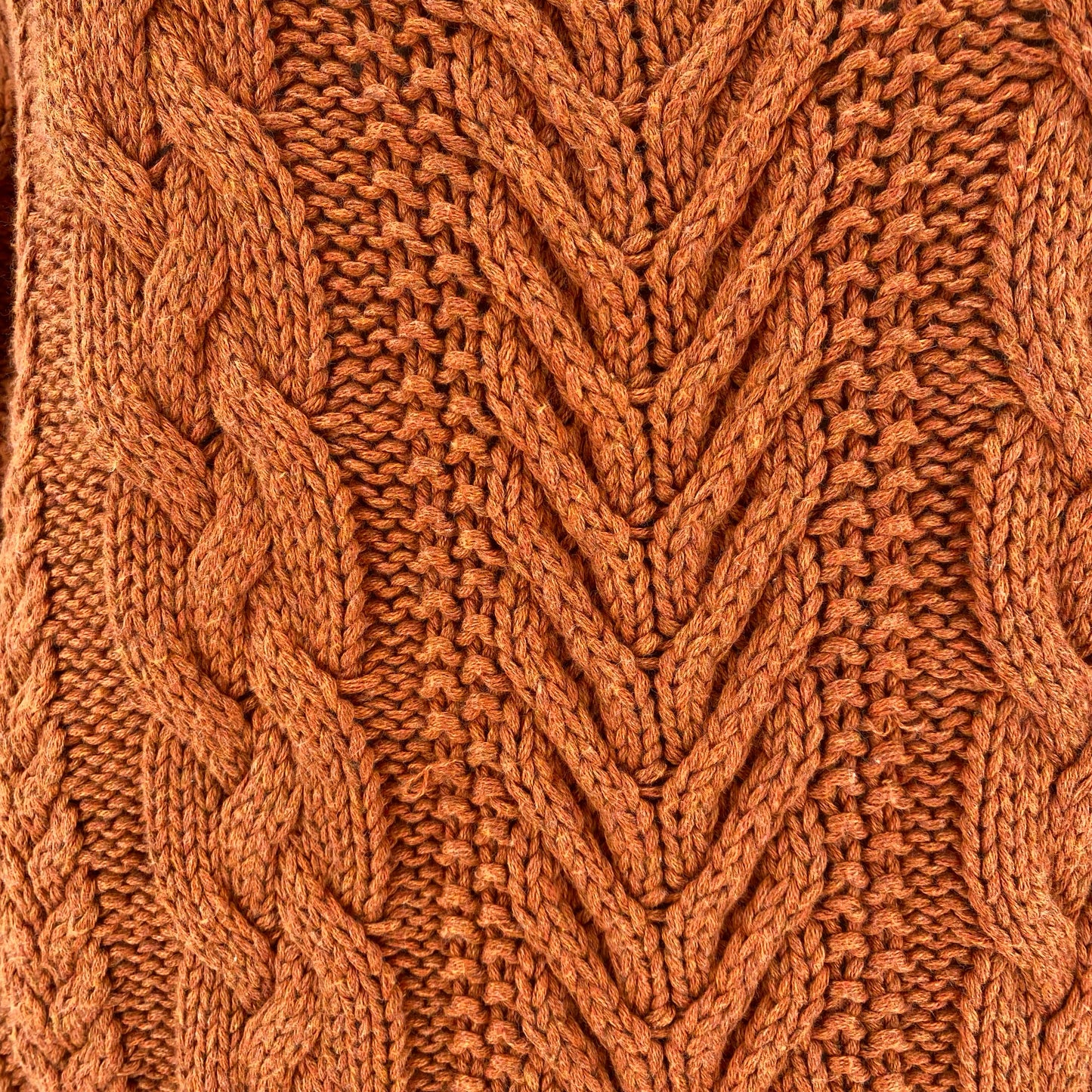 Size M MODA CABLE KNIT Sweater