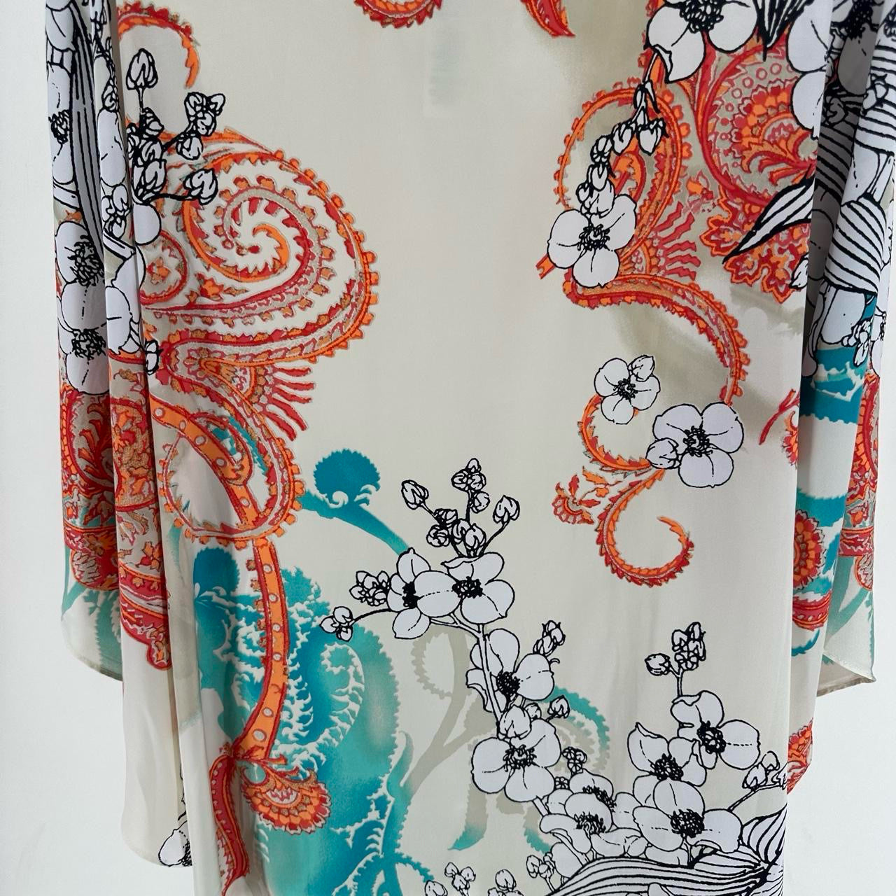 Size L/XL CHICO'S FLOWERS PONCHO