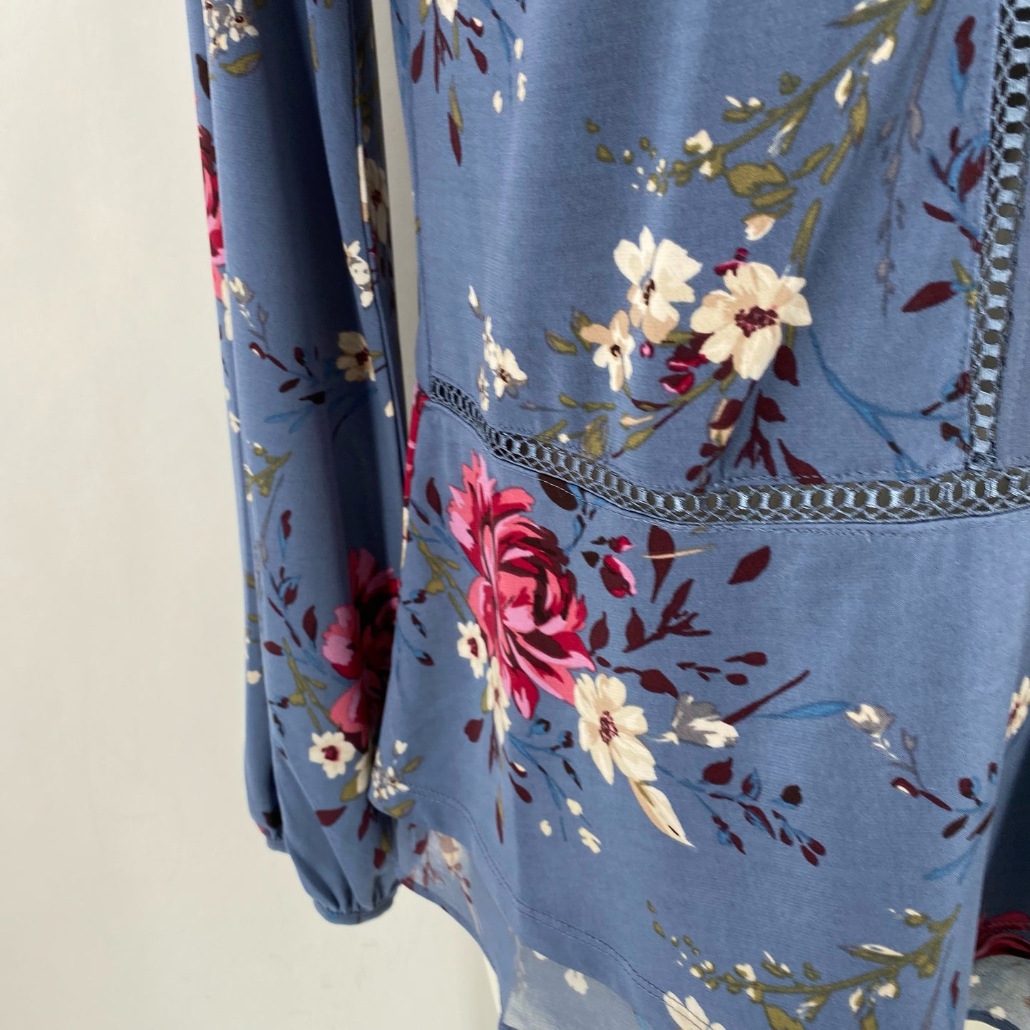 Size XS WHITE HOUSE BLACK Floral Shirt