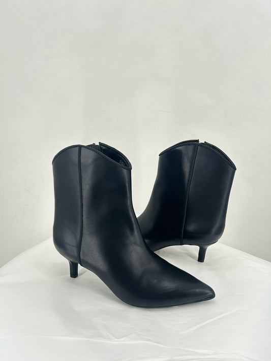 Black W Shoe Size 6 ON 34TH Boots