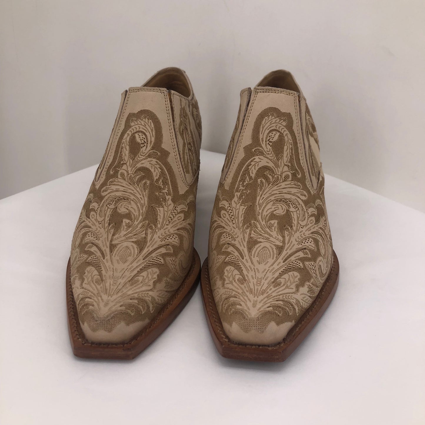 Cream W Shoe Size 6.5 CHARLIE HORSE shooties/booties