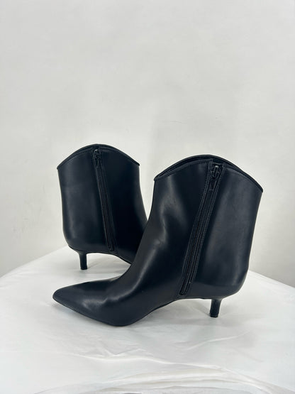 Black W Shoe Size 6 ON 34TH Boots