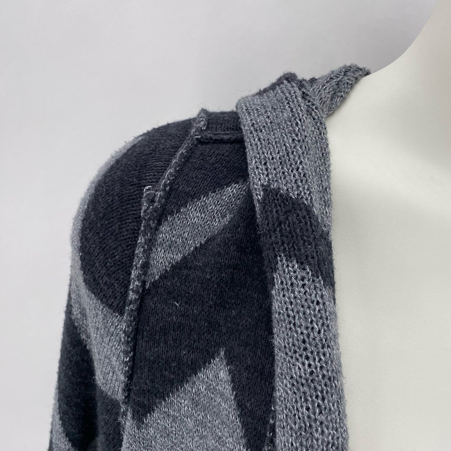 Size 0 TORRID ZIGZAG Cardigan