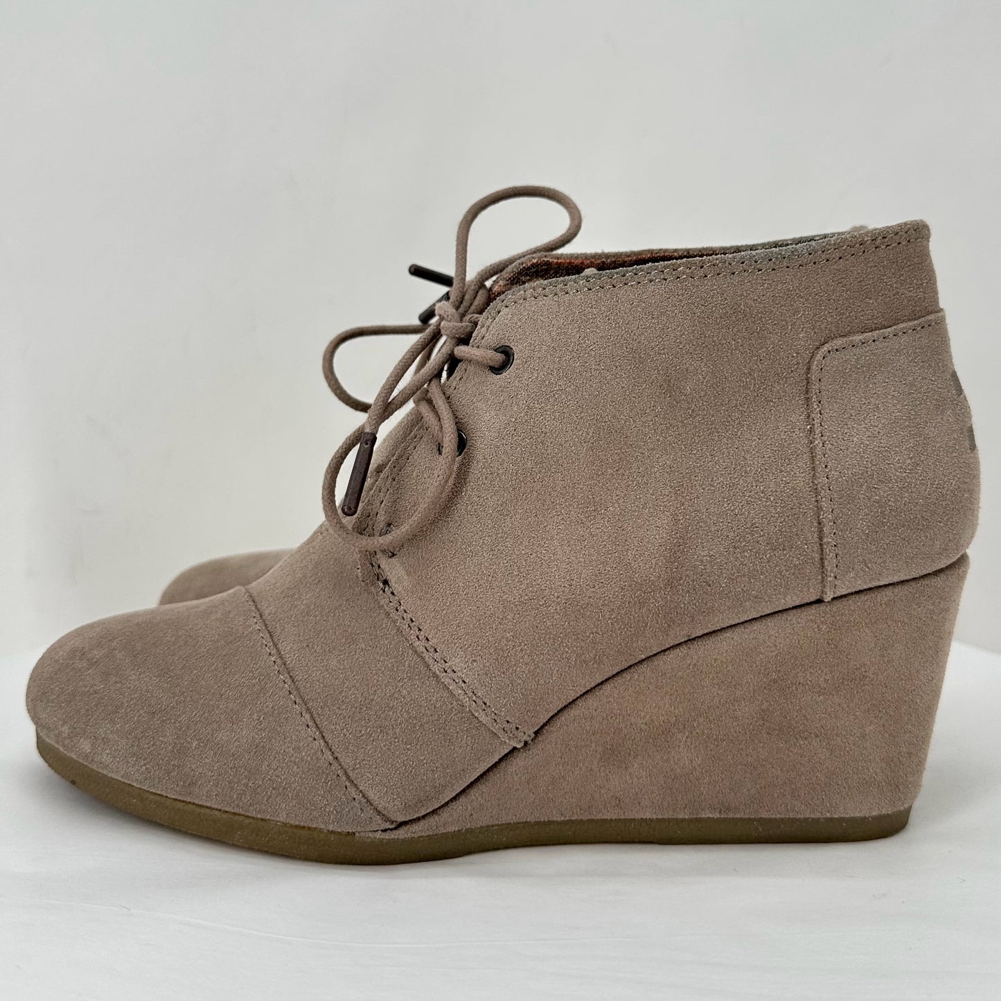 Taupe W Shoe Size 8 TOMS shooties/booties