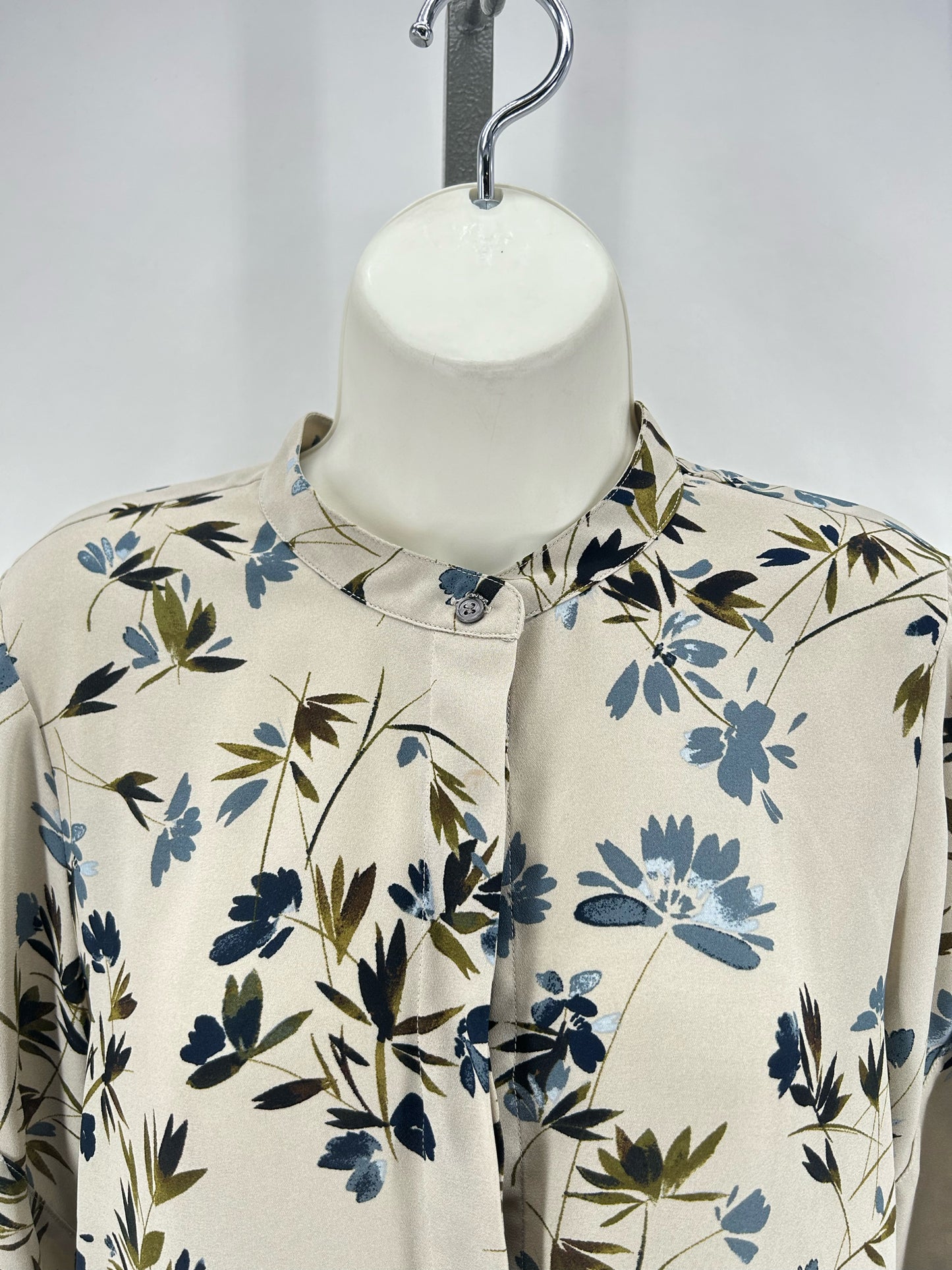 Size S VINCE CAMUTO Floral Shirt