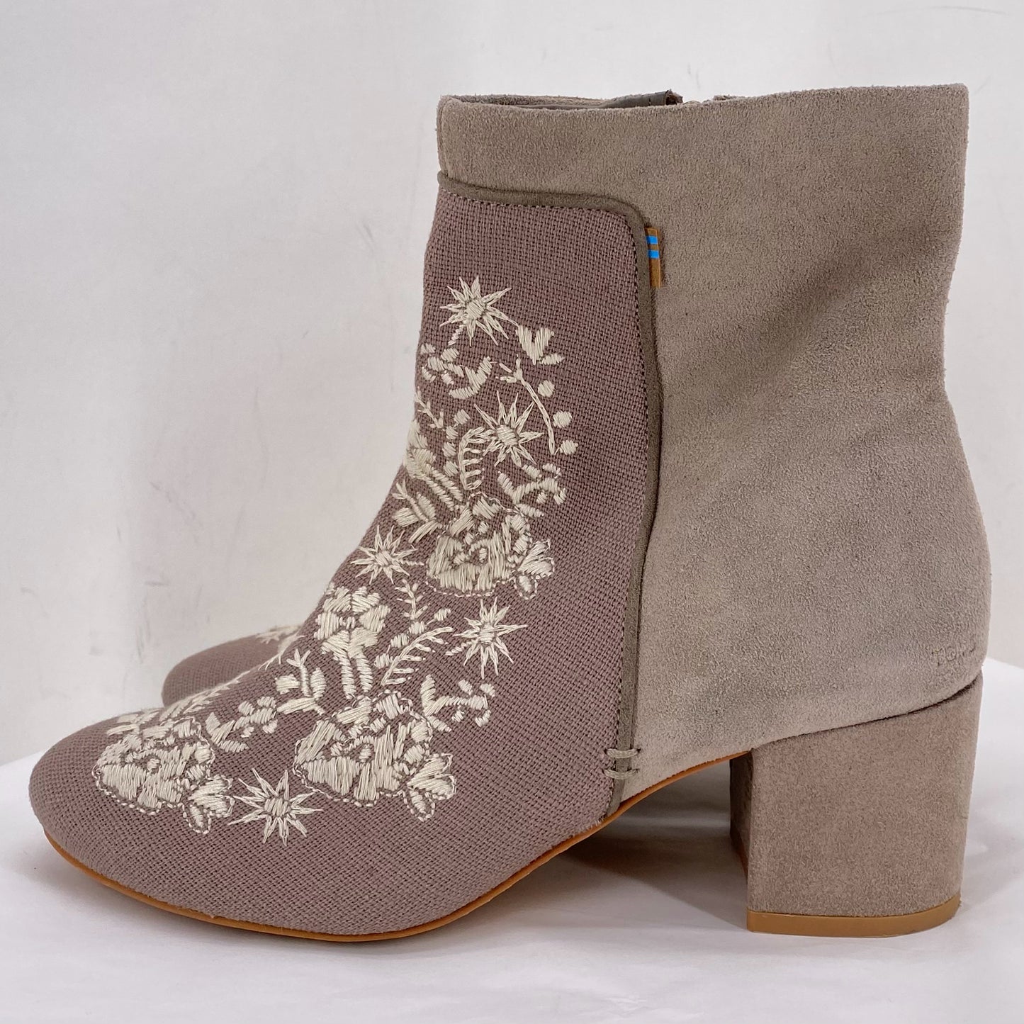 Tan W Shoe Size 8.5 TOMS Boots