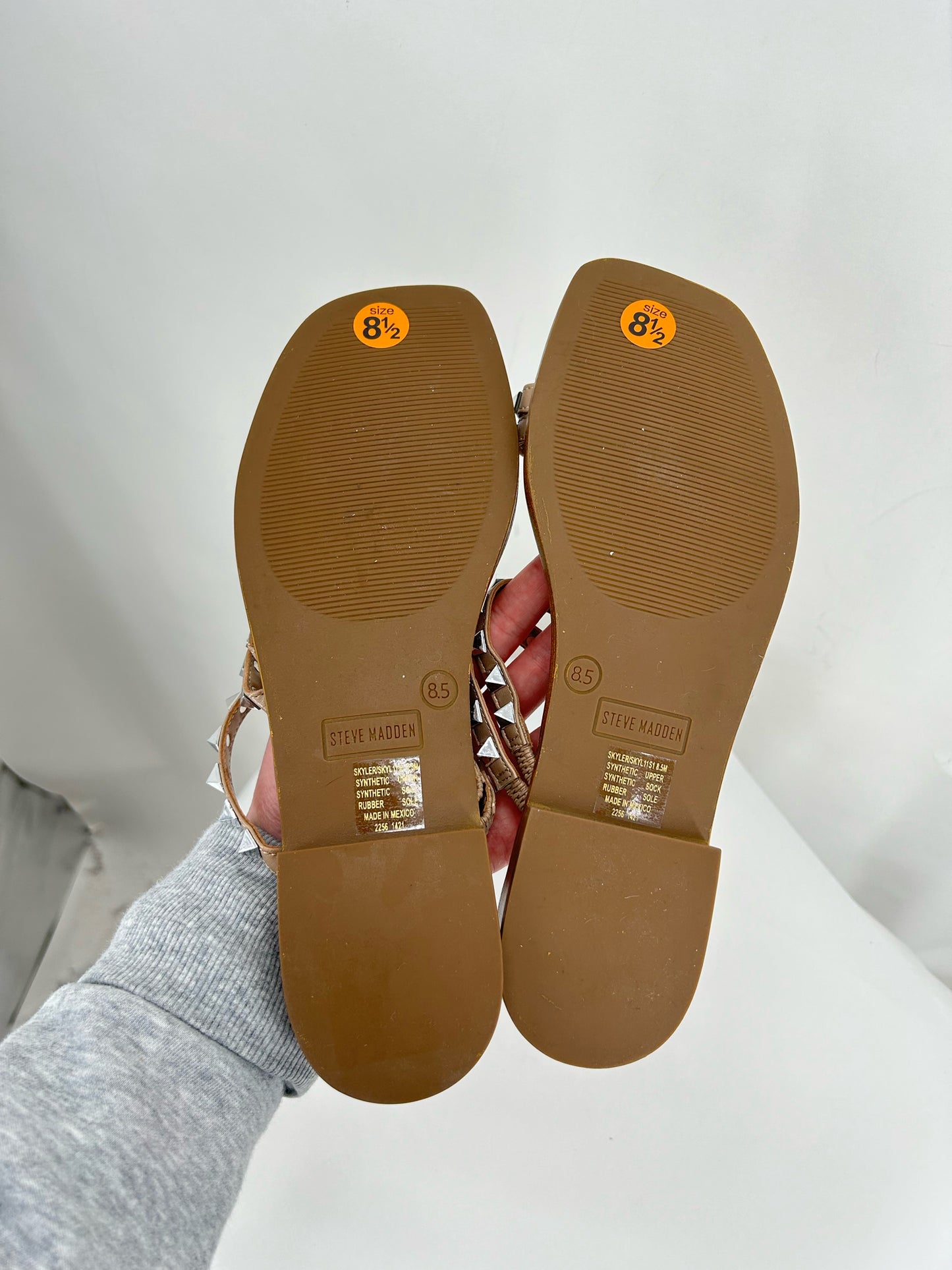 Tan W Shoe Size 8.5 STEVE MADDEN Sandals
