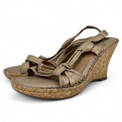GOLD W Shoe Size 6 BORN Wedge