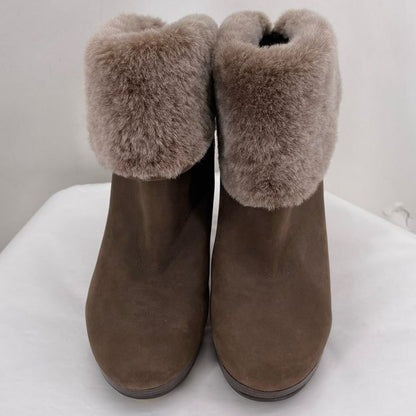 BROWN W Shoe Size 7 UGG Boots