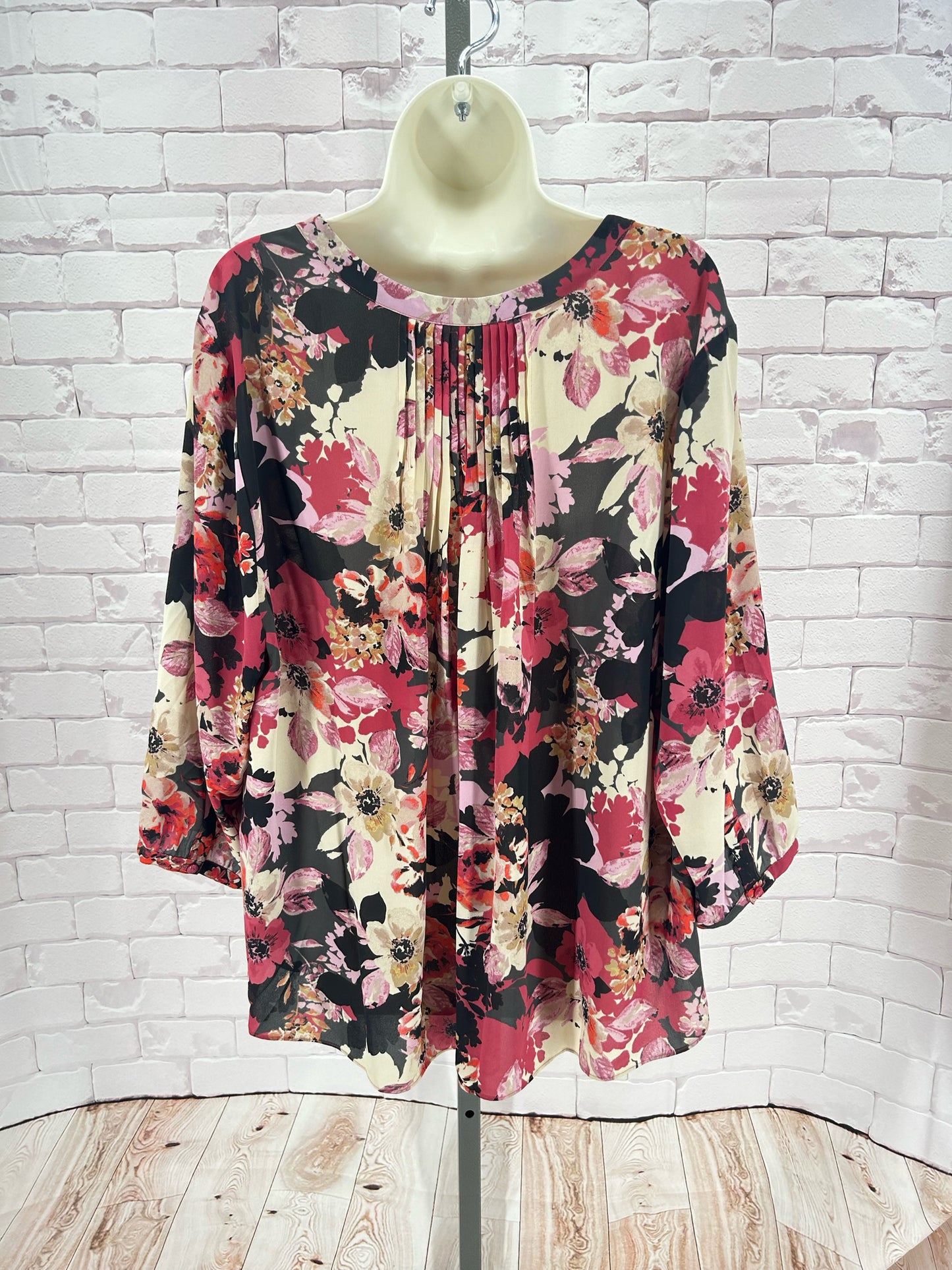 Size 1X NYDJ FLOWERS Shirt