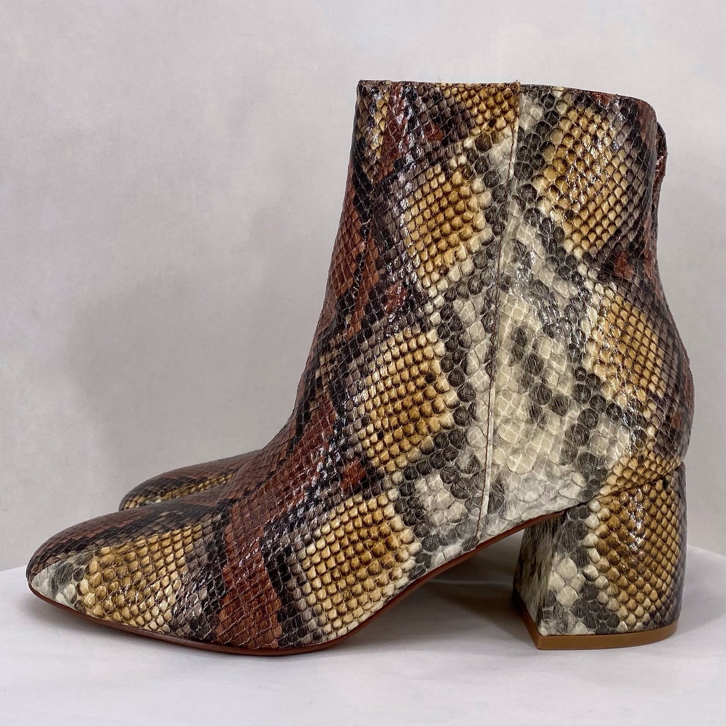 Multi-Color W Shoe Size 8 CHINESE LAUNDRY Boots