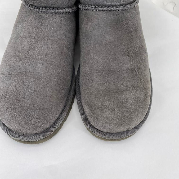 Gray W Shoe Size 6 UGG Boots