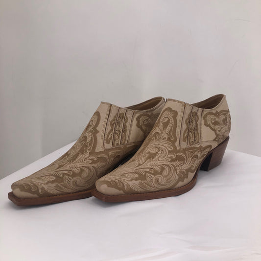Cream W Shoe Size 6.5 CHARLIE HORSE shooties/booties