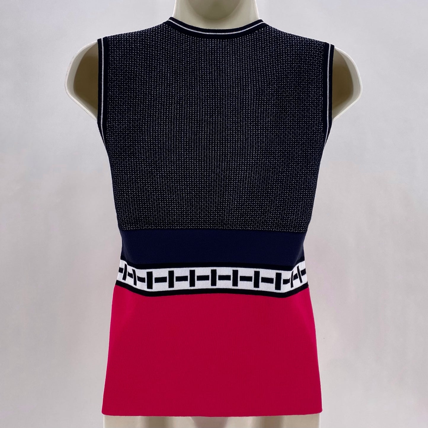 Size M CARLISLE Sweater