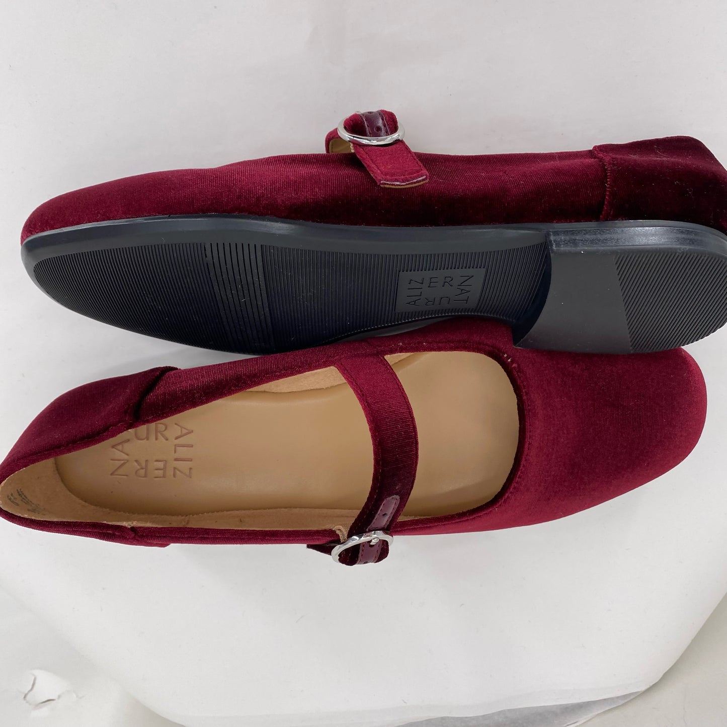 Red W Shoe Size 7.5 NATURALIZER Flats