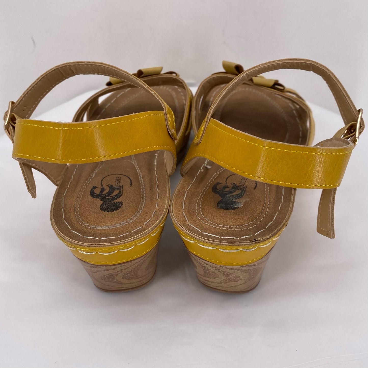 Yellow W Shoe Size 10 Sandals
