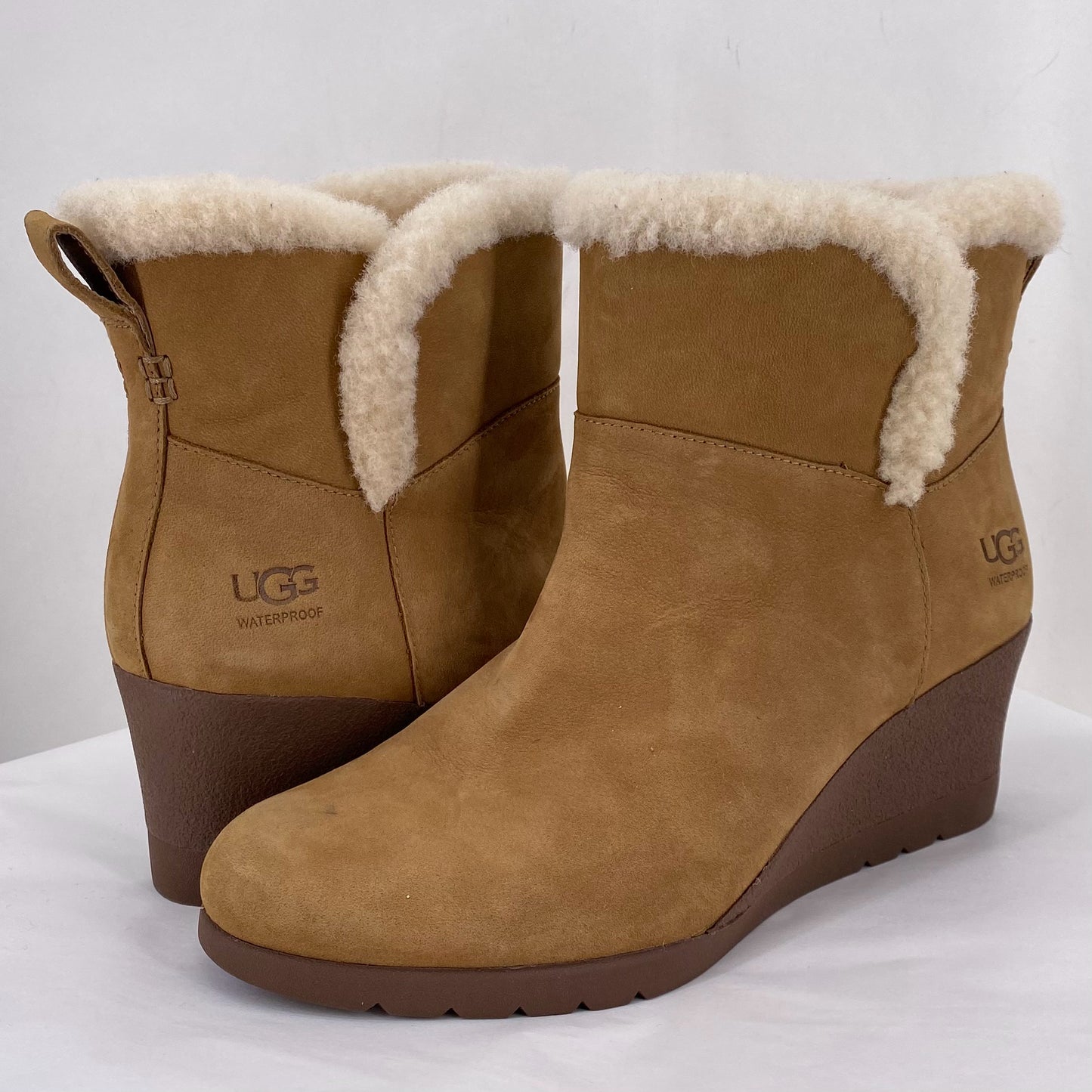 DARK TAN W Shoe Size 8 UGG Boots