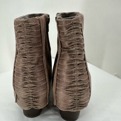 DARK BEIGE W Shoe Size 9 Fergalicious shooties/booties