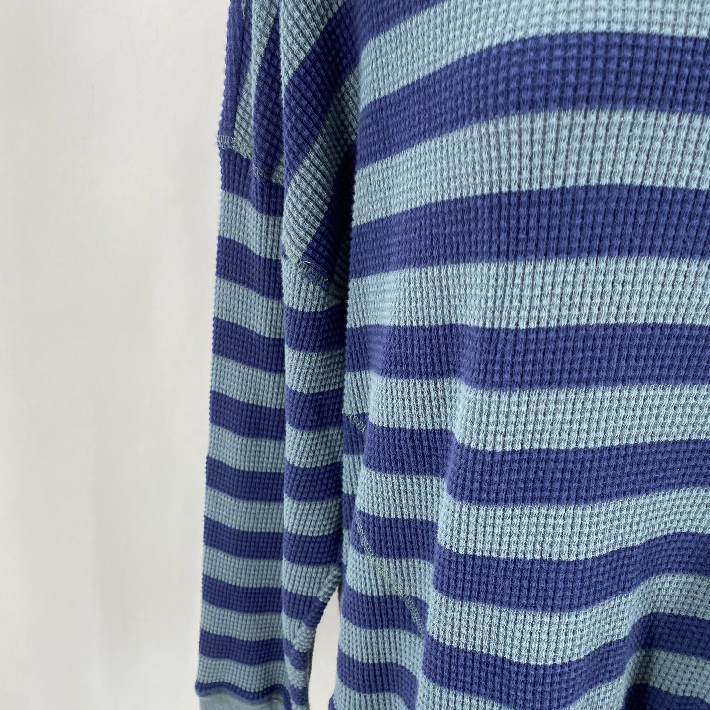 Size M OFFLINE Stripe Athletic Wear