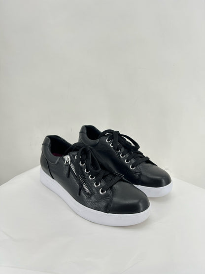 Black W Shoe Size 9 MUNRO Sneakers