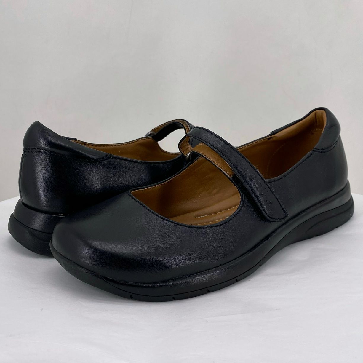 Black W Shoe Size 8.5 EARTH Flats