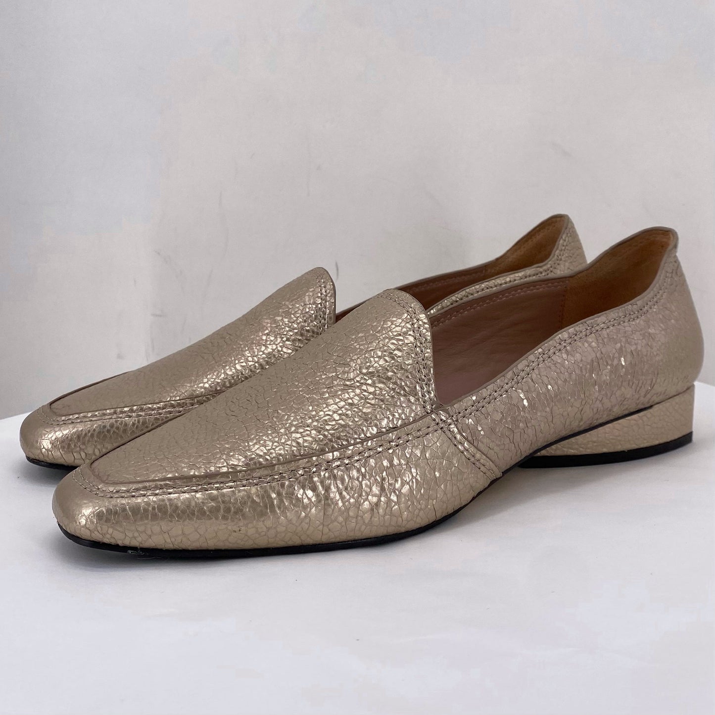 Champagne W Shoe Size 9 DONALD J PLINER Loafer