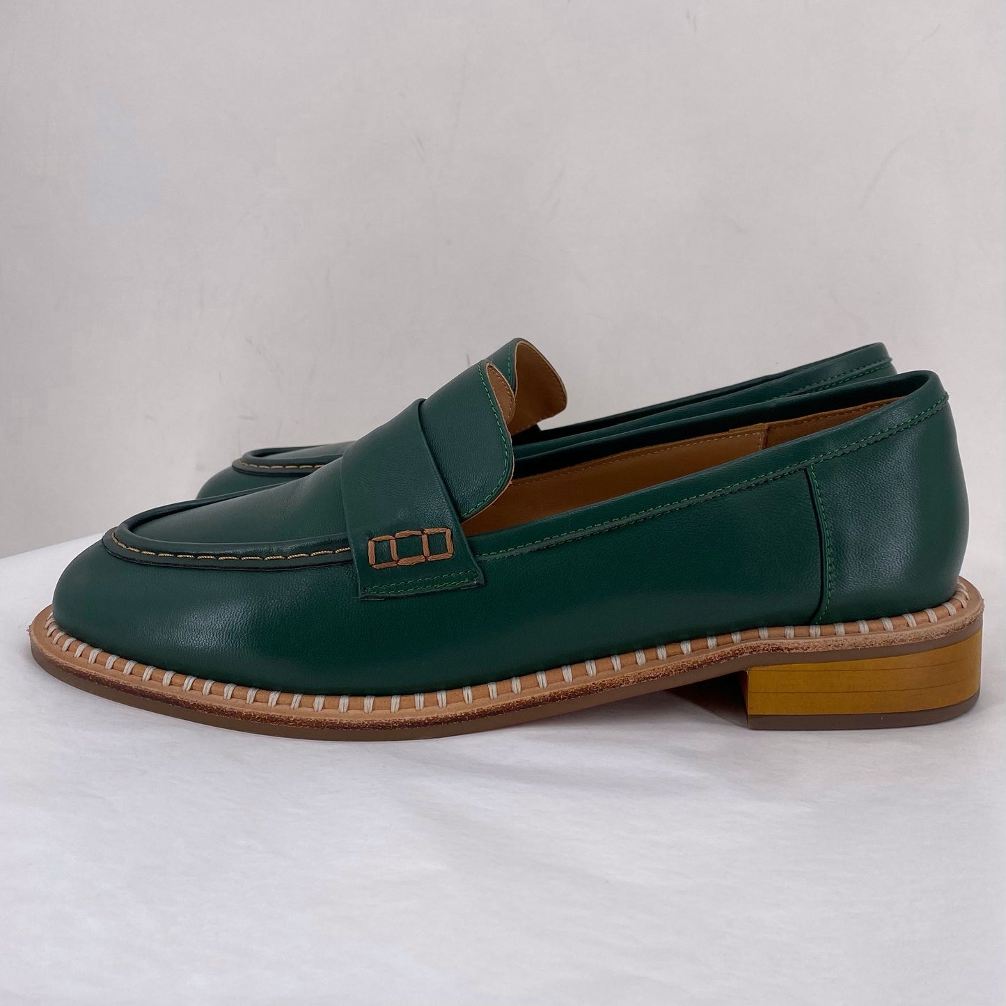Green W Shoe Size 9 Loafer