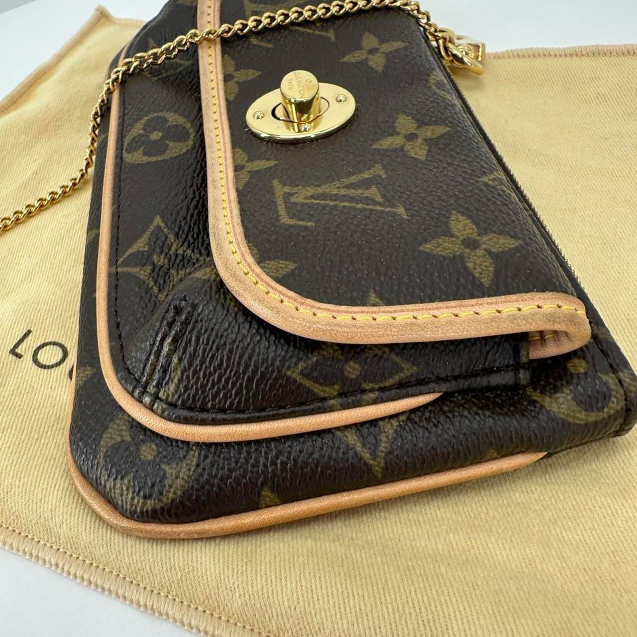 BROWN LOUIS VUITTON Wristlet