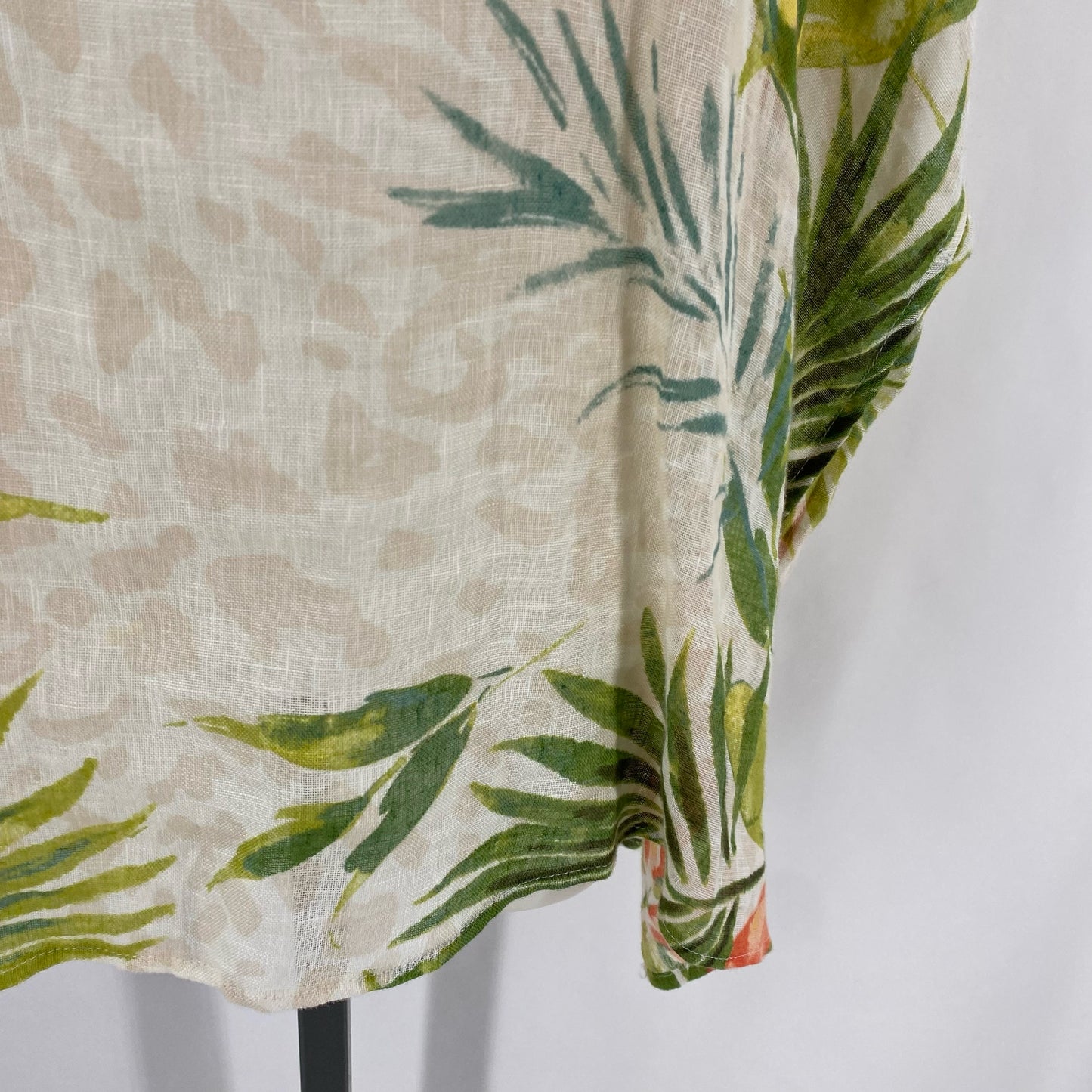 Size S/M CHICO'S Linen LEAF PONCHO