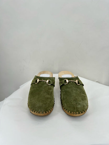 Green W Shoe Size 8.5 Clog