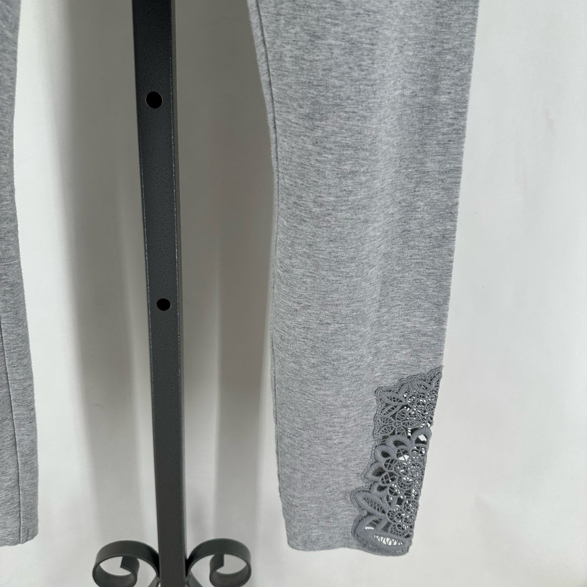Size M AERIE Leggings