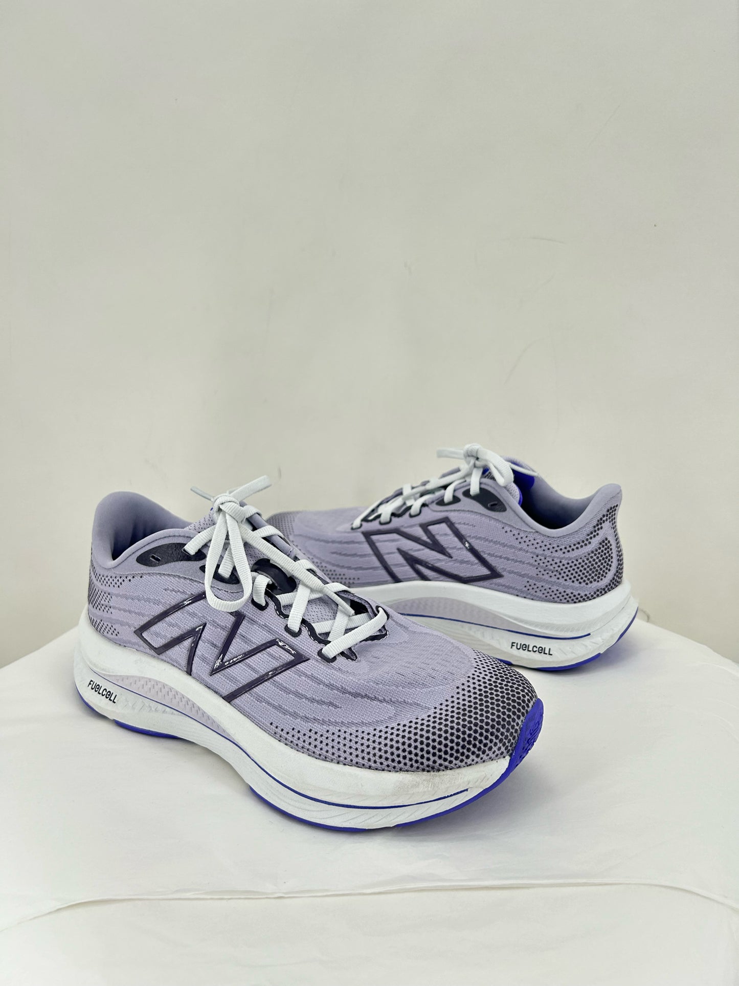 LAVENDER W Shoe Size 8 NEW BALANCE Sneakers