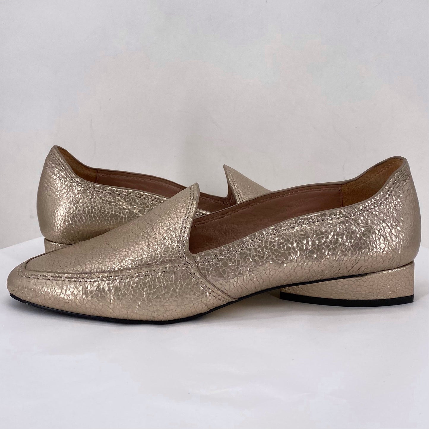 Champagne W Shoe Size 9 DONALD J PLINER Loafer