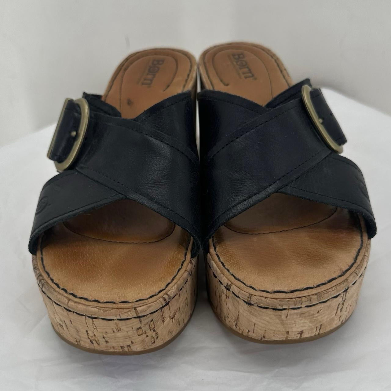 Black W Shoe Size 8 BORN Sandals