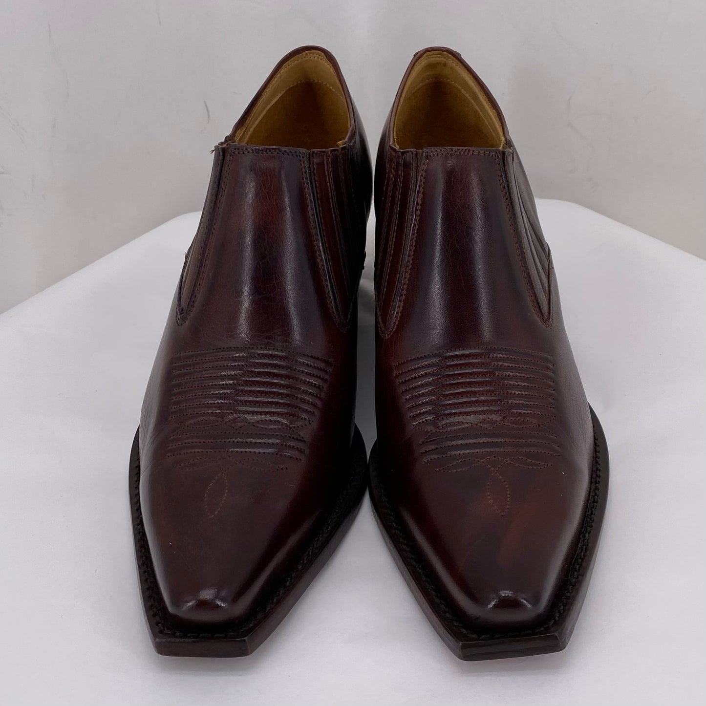 REDDISH BROWN W Shoe Size 6.5 CHARLIE HORSE shooties/booties