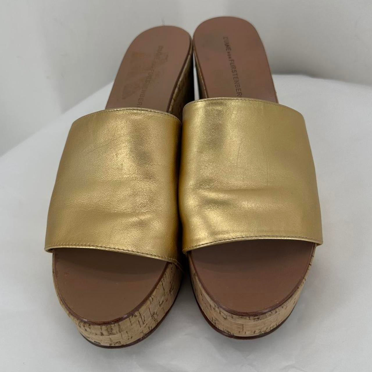 GOLD W Shoe Size 9.5 DIANE VON FURSTENBER Wedge