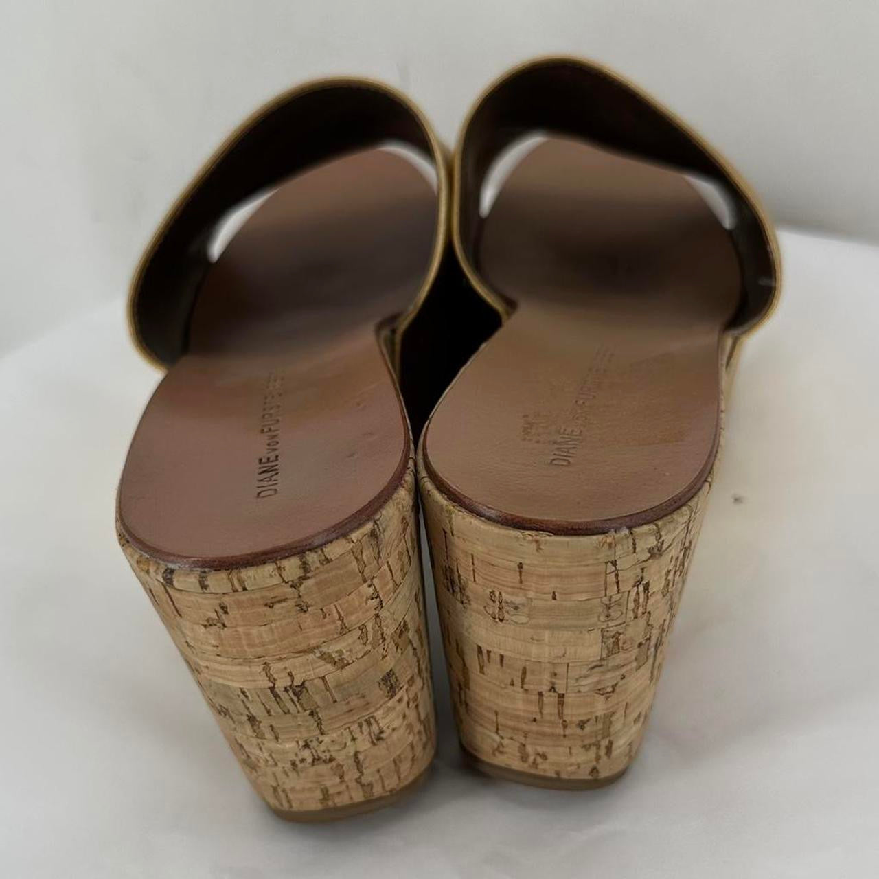 GOLD W Shoe Size 9.5 DIANE VON FURSTENBER Wedge