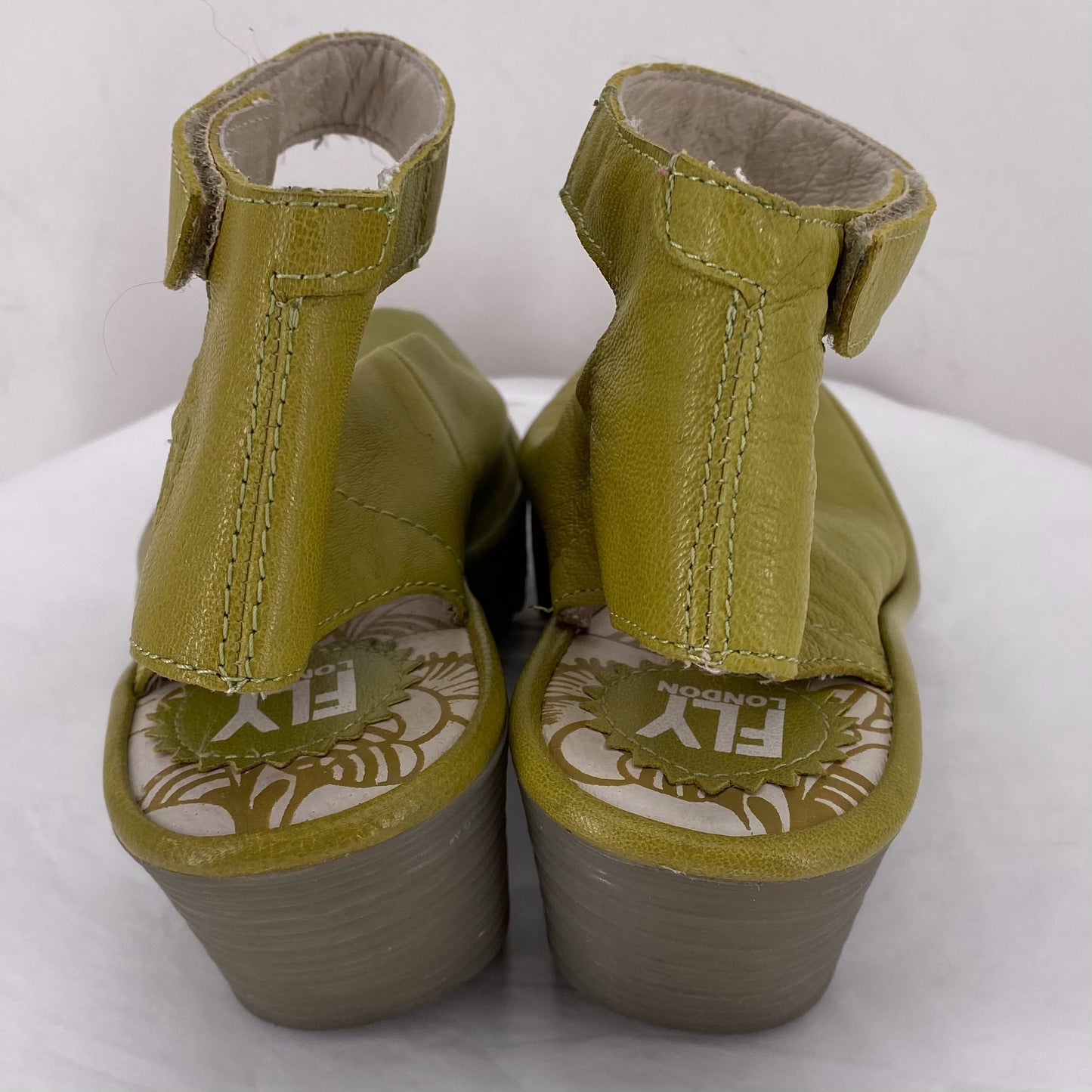 Green W Shoe Size 38 LONDON FLY Sandals