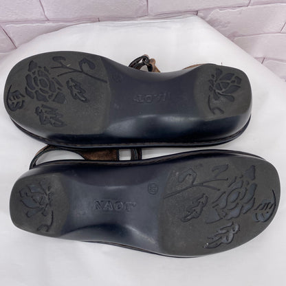 GOLD W Shoe Size 39 NAOT Sandals