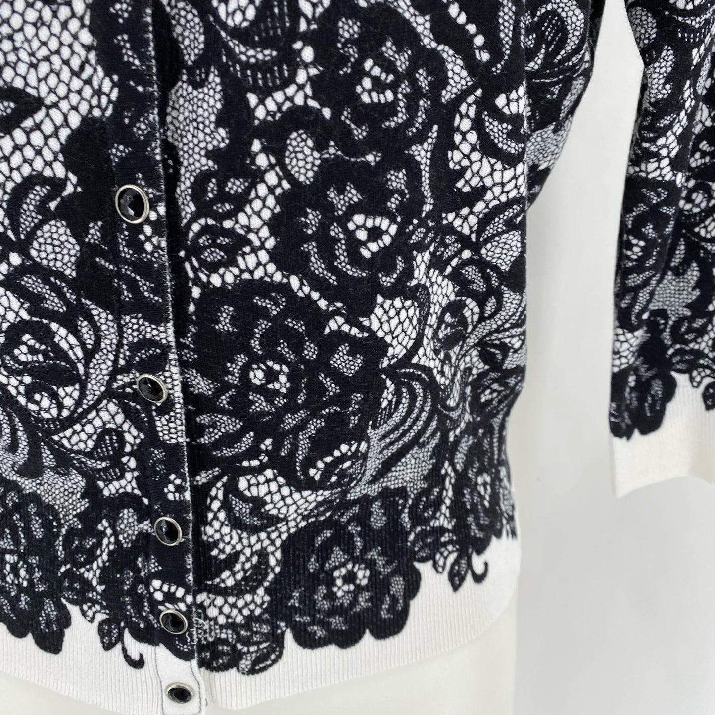 Size XS WHITE HOUSE BLACK FLOWERS Cardigan