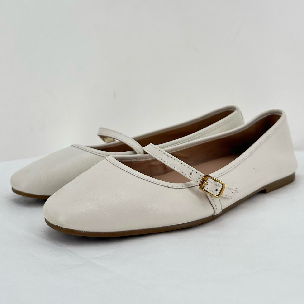 off white W Shoe Size 7 COLE HAAN Flats