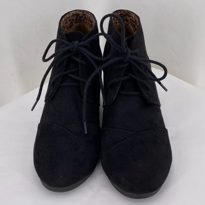 Black W Shoe Size 8 UNR8ED shooties/booties