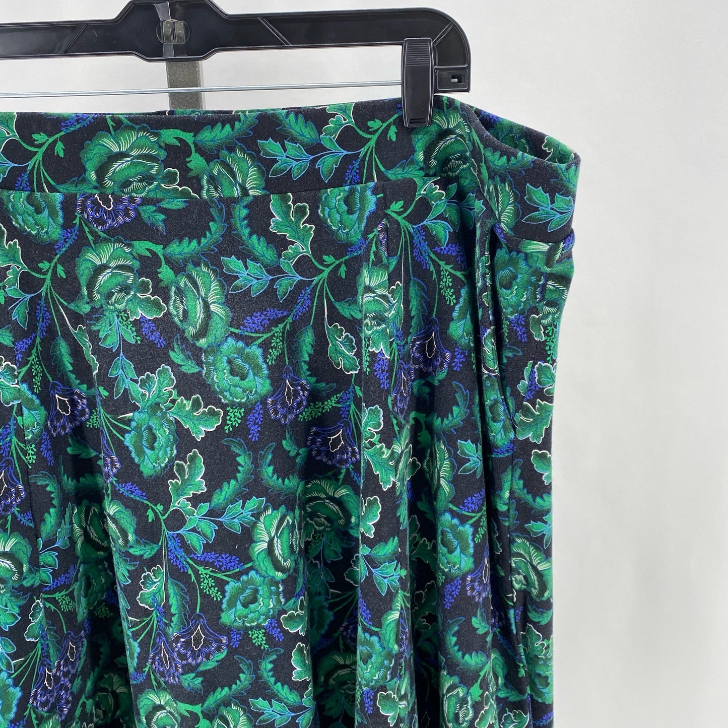 Size 3 TORRID FLOWERS Skirt